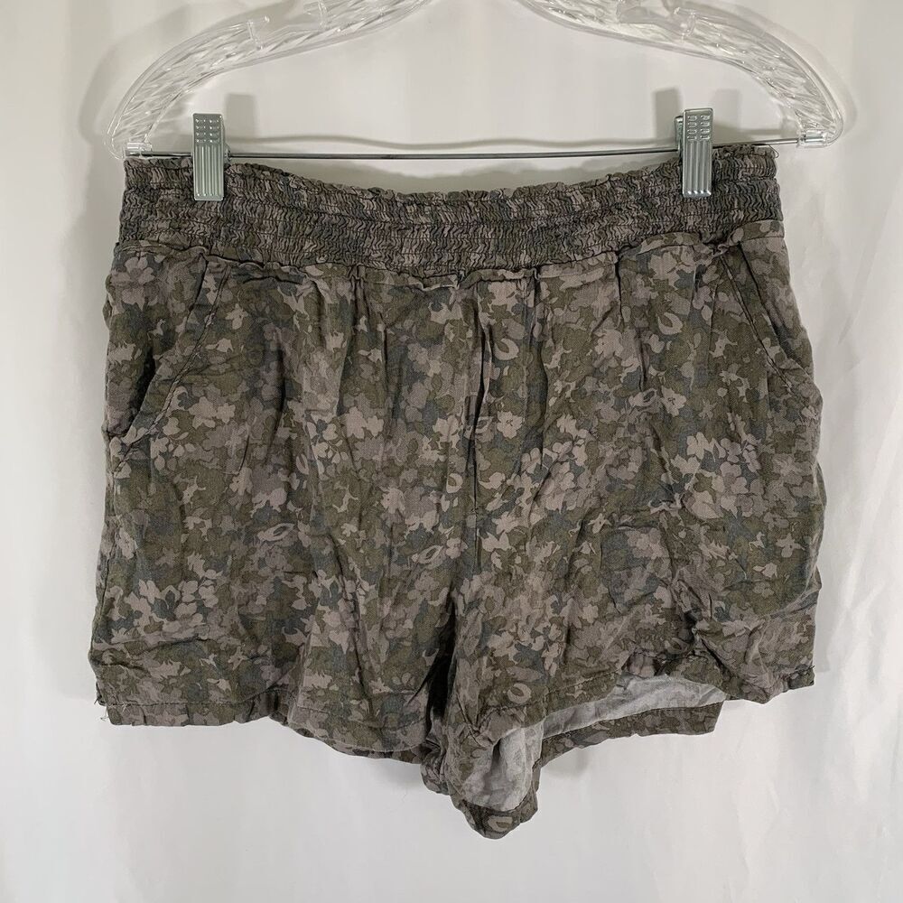 Democracy Shorts Women's Large Green Floral High Rise 3" Inseam Pockets